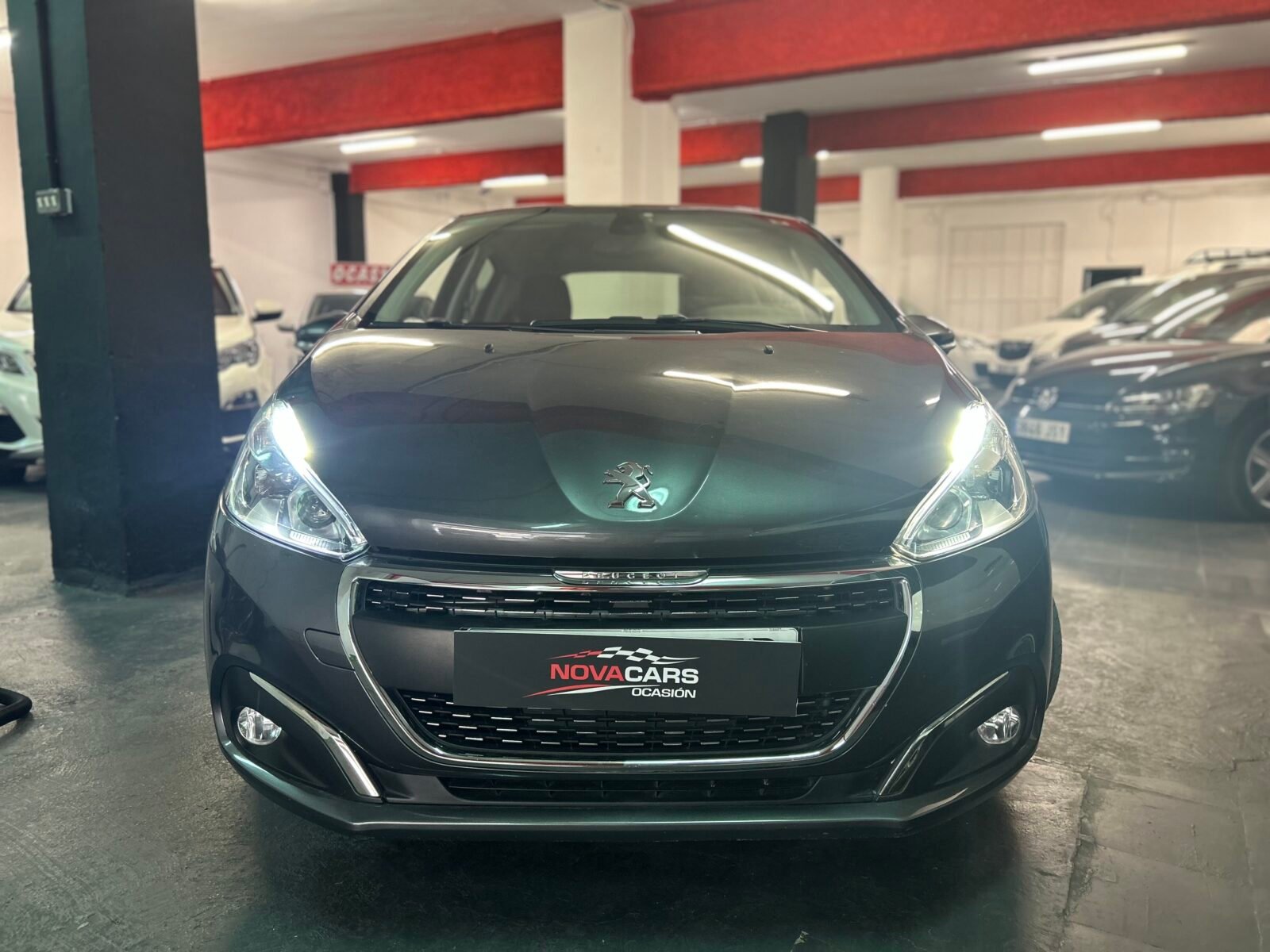 PEUGEOT 208